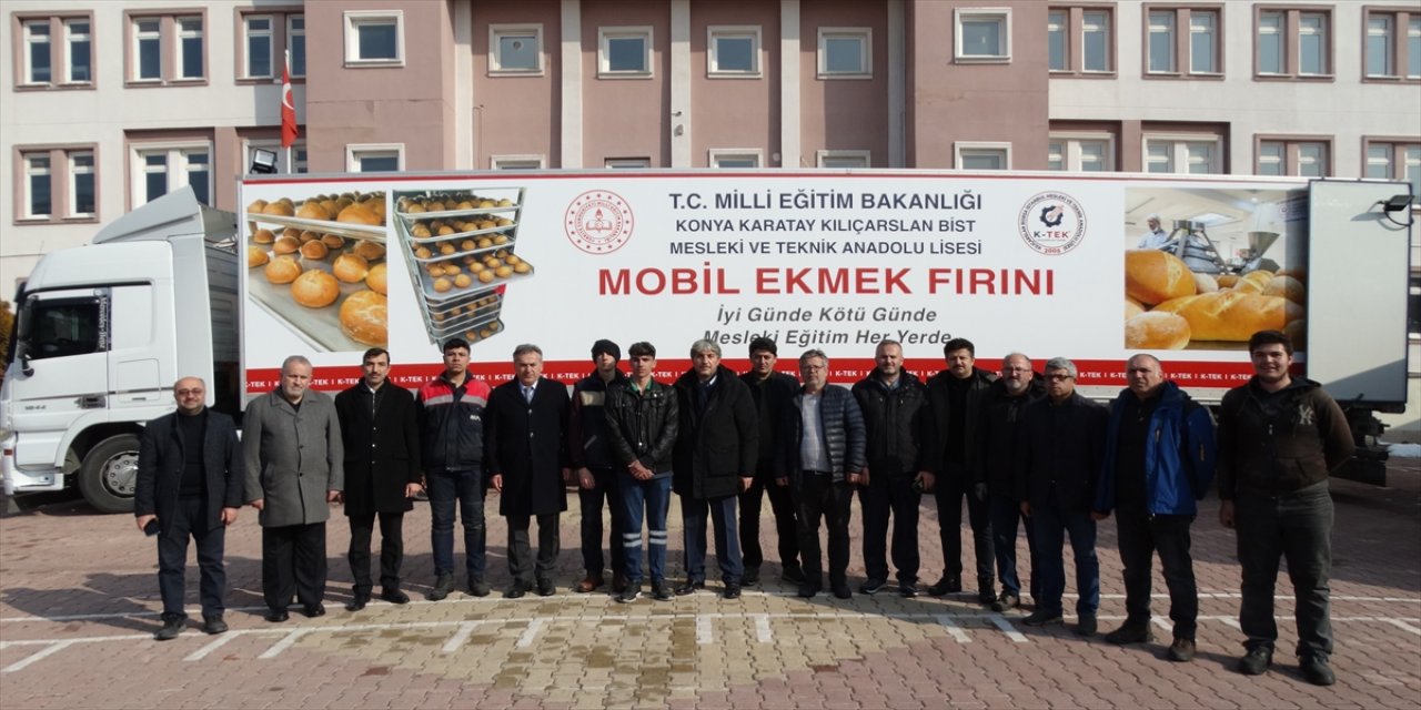 Konya'da meslek liselilerin yaptığı mobil ekmek fırını Hatay'a gönderildi