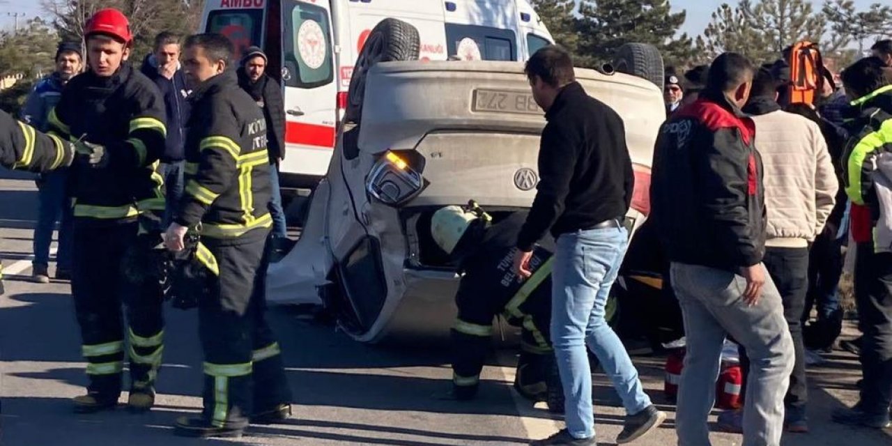 Kütahya'da otomobil takla attı: 2 yaralı