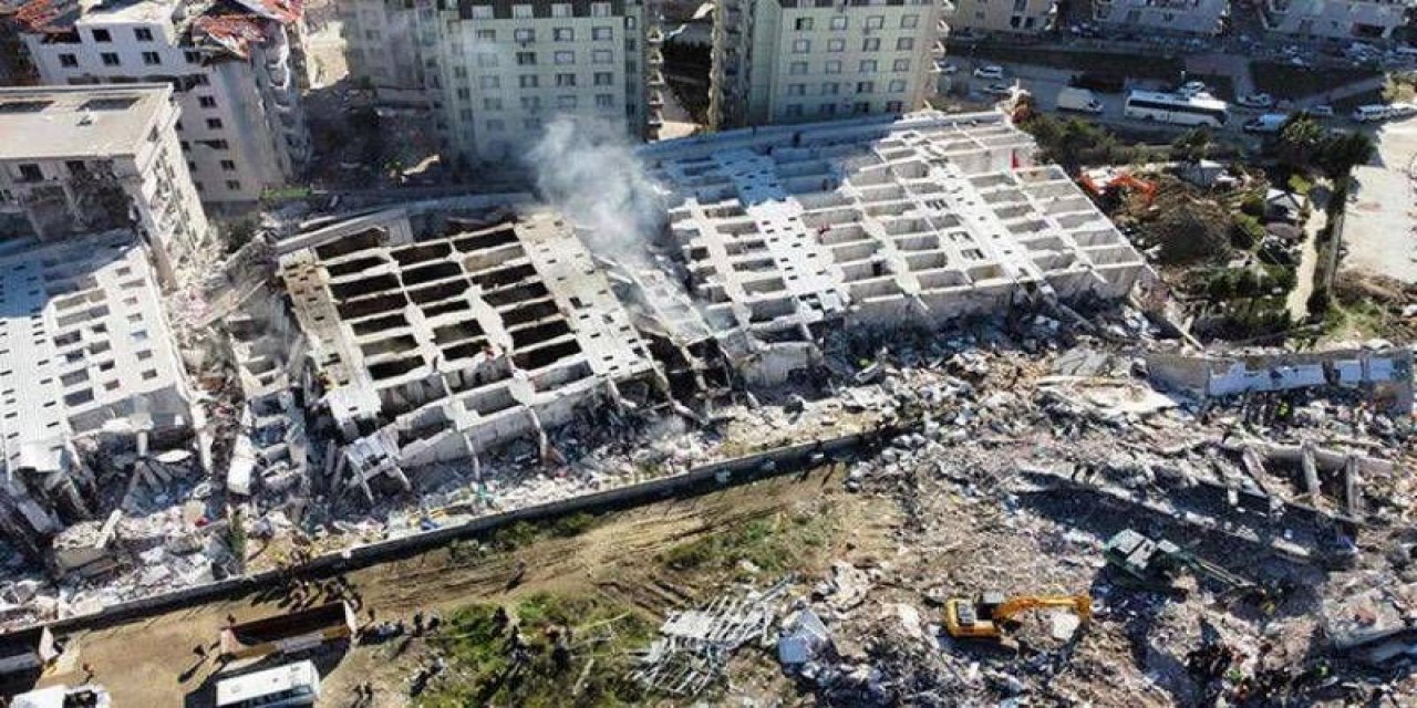 Depremde yerle bir olan Rönesans Rezidans'ta felaket göz göre göre gelmiş