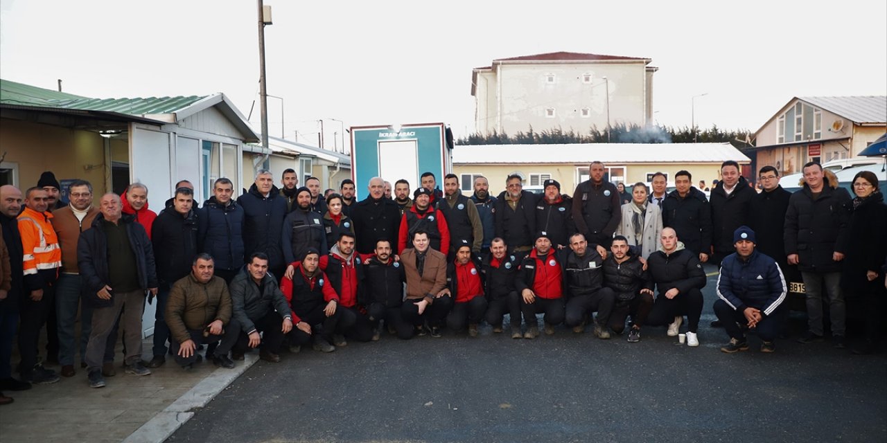 İstanbul'daki belediyelerin deprem bölgesine yardımları sürüyor