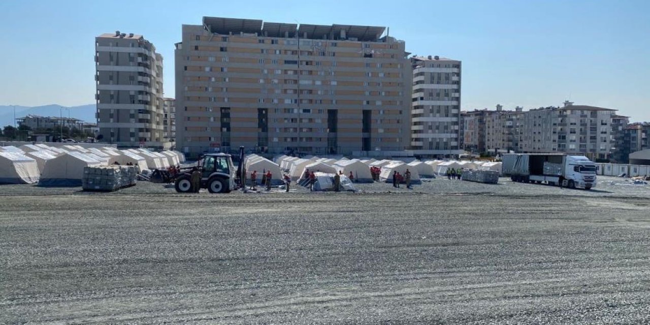 Mehmetçik enkaz kaldırma görevlerine devam ediyor