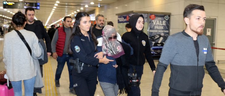 Uçakta taşkınlık yapan kadın yolcu gözaltına alındı