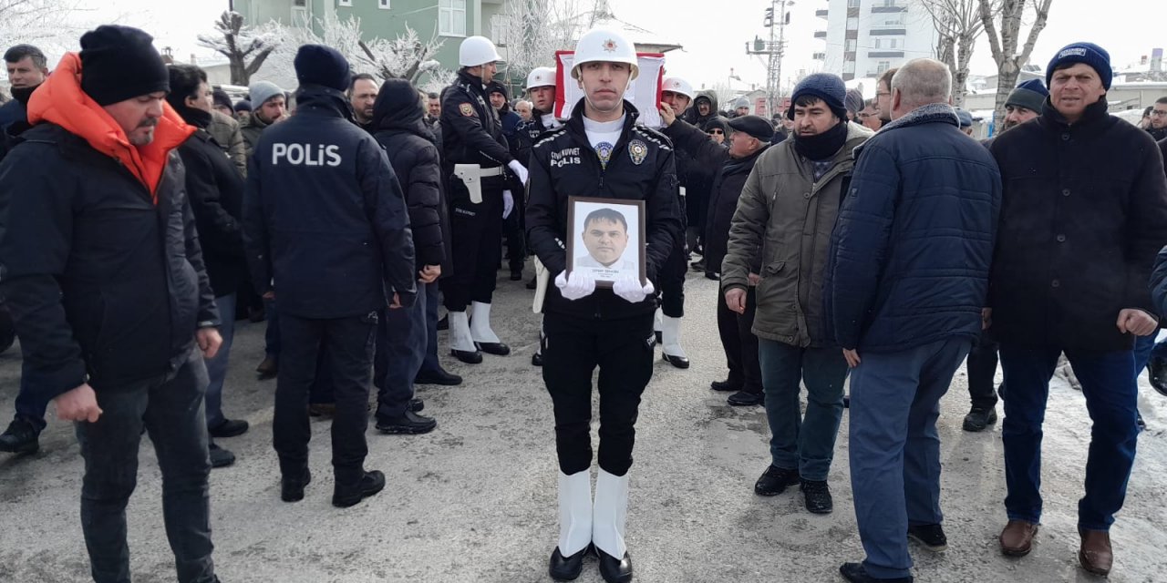 Ailesini Konya’ya bırakıp deprem bölgesine dönen polis memuru Şener Zengin, kazada can verdi