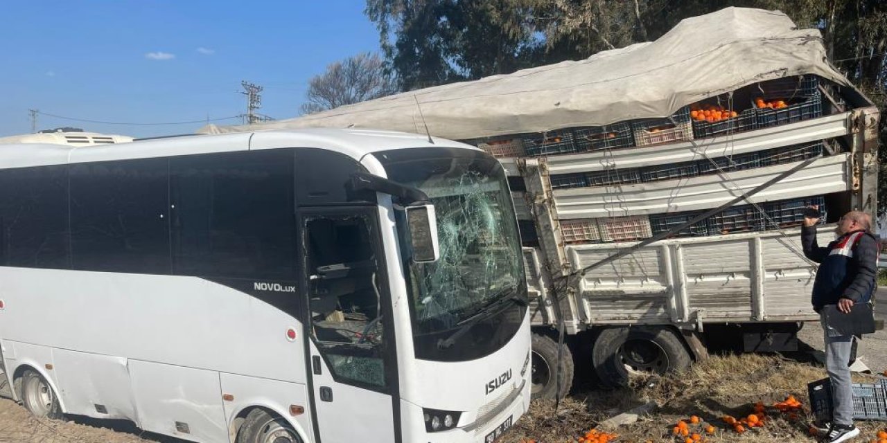 Cezaevi aracı ile kamyon çarpıştı: 23 yaralı