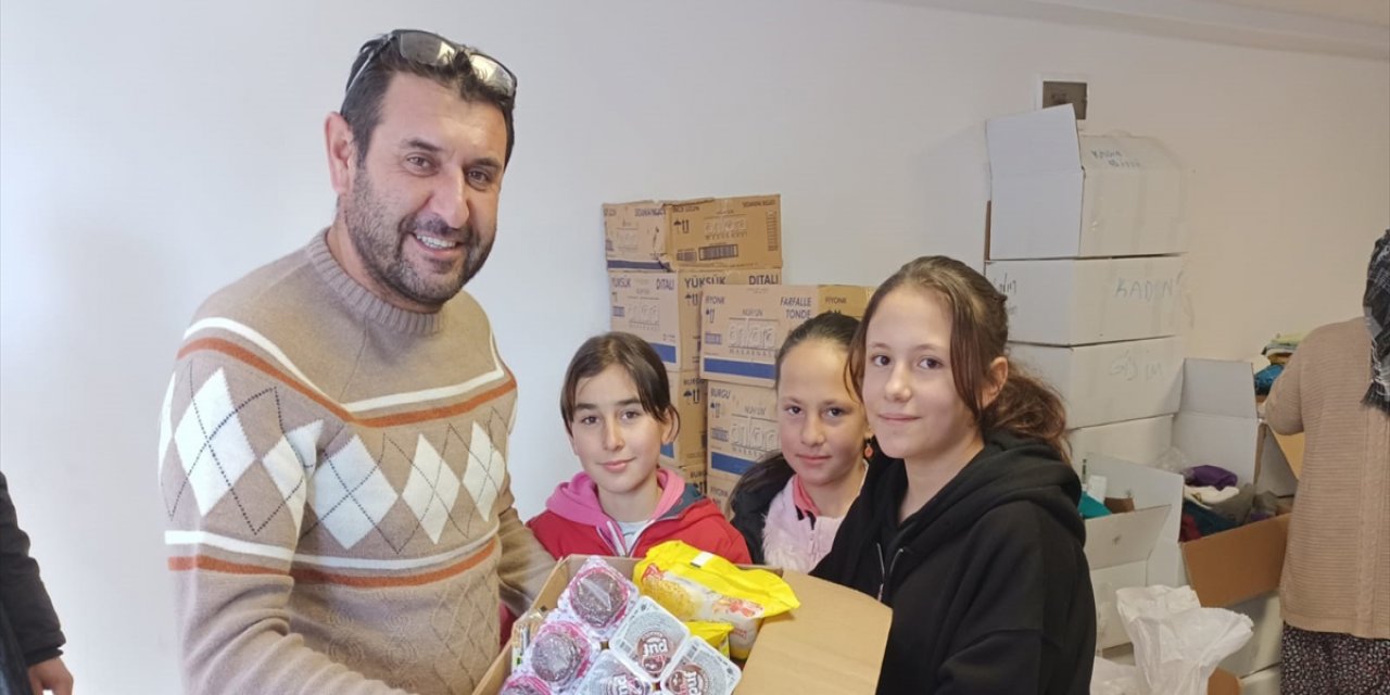 Konya’da 3 çocuk, harçlıklarıyla yardım kolisi hazırladı