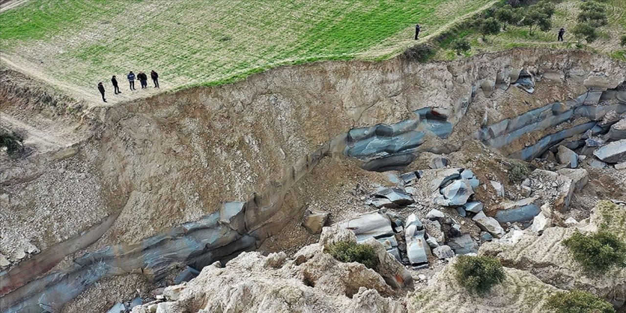 Deprem bölgesindeki yeryüzü olayları incelendi