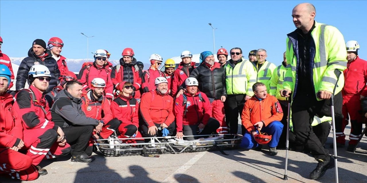 Bosna Savaşı'nda tek bacağını kaybeden Kovacevic, depremzedelere yardım için Türkiye'ye geldi