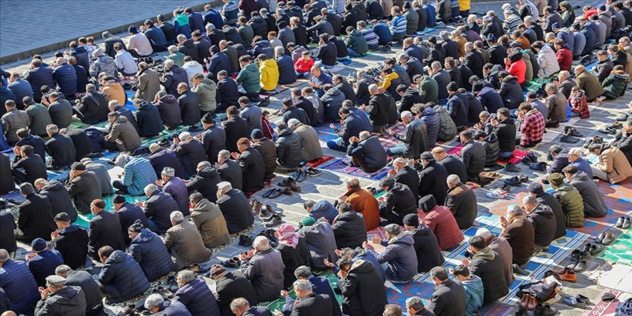 Tüm Türkiye depremde vefat edenler için gıyabi cenaze namazı kılacak