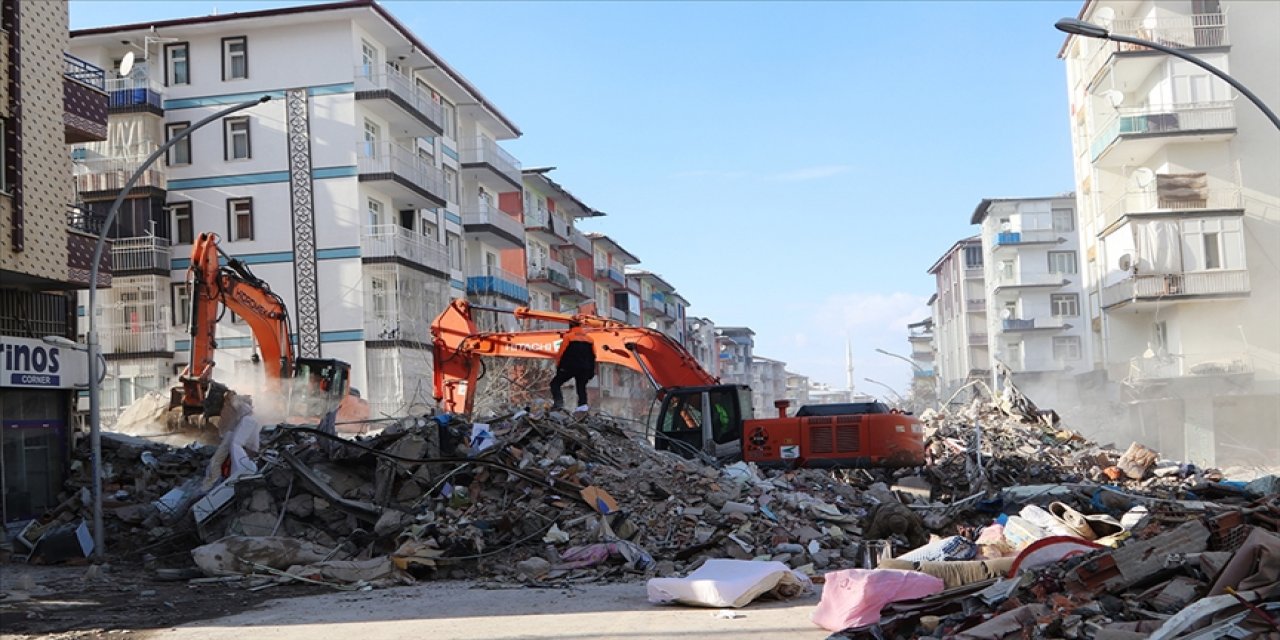 Malatya'da depremde yıkılan binalara ilişkin şu ana kadar 13 kişi tutuklandı