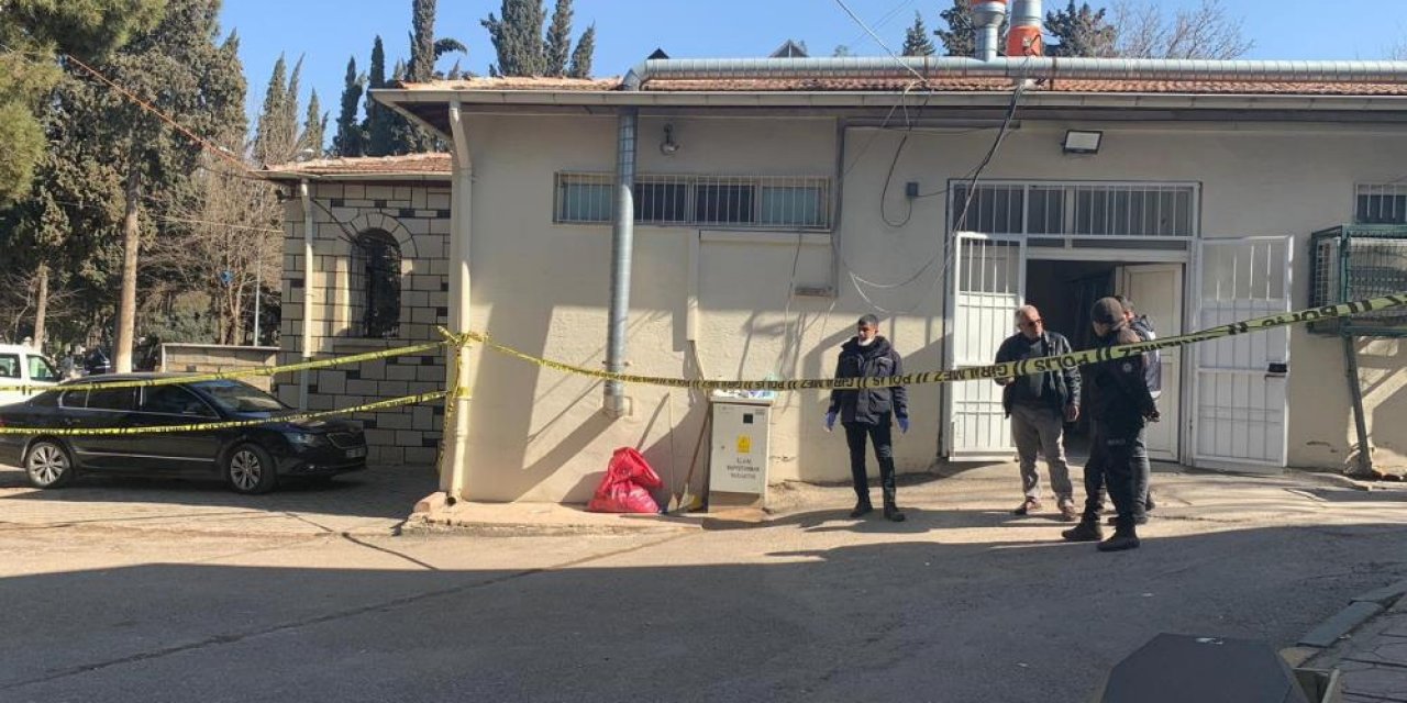 Cinnet getiren polis memuru engelli oğlunu öldürüp canına kıydı