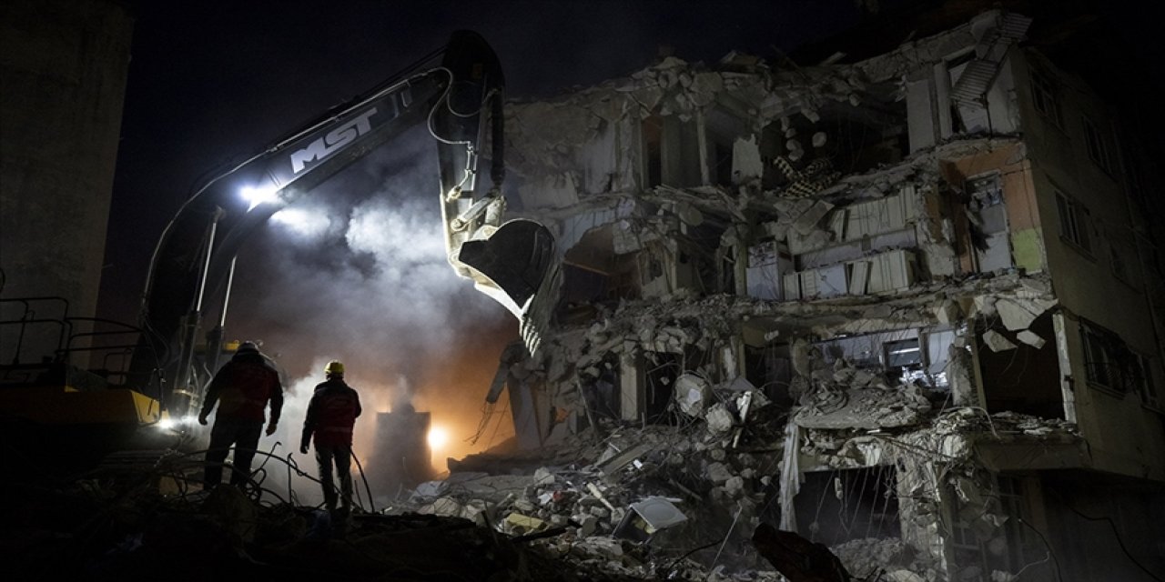 Depremlerde yıkılan binalarla ilgili 120 kişi tutuklandı