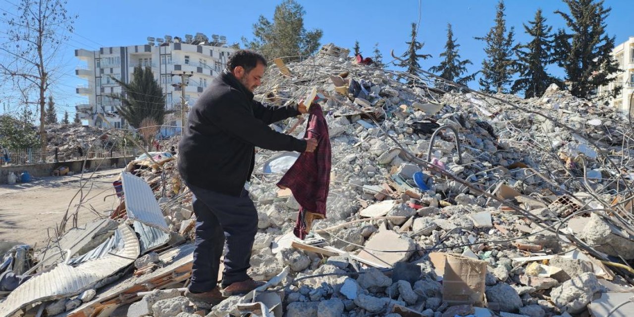 Yaralı kurtarıp Konya’ya gönderdiği oğlu için yeniden enkaz başına geldi