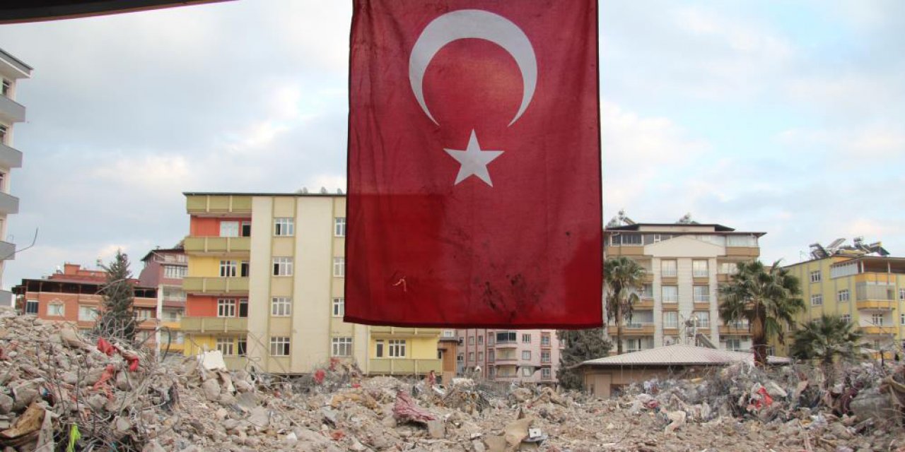 Depremde şehit oğlunun adının yaşatıldığı apartmanın enkazında can verdi