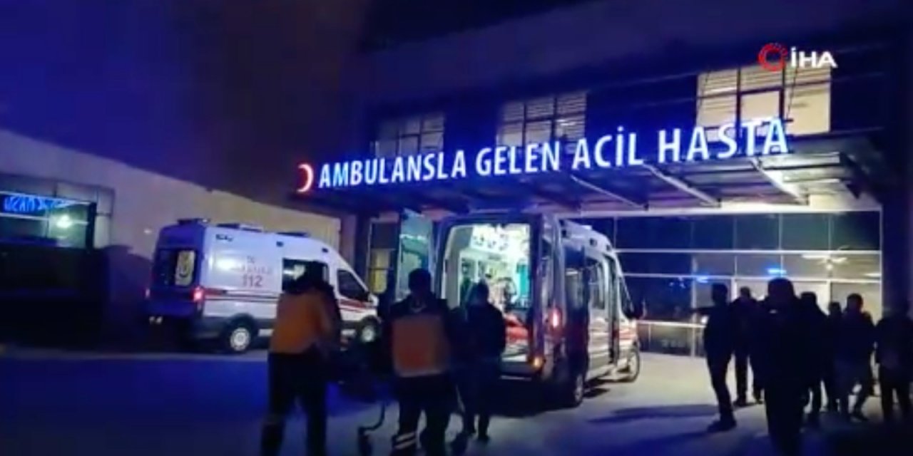 Hatay'da depremde yaralanan bazı vatandaşlar hastaneye getirildi