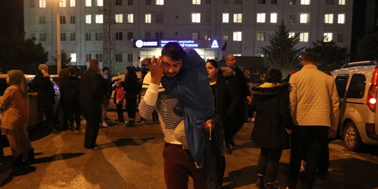 Karaman’da KYK yurtlarına yerleştirilen depremzedeler sokağa döküldü