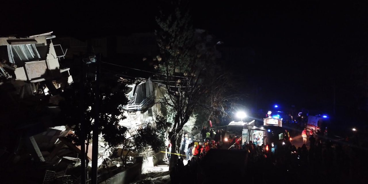 Eşya aldıkları hasarlı bina Hatay depreminde yıkıldı! 3 kişi enkaz altında