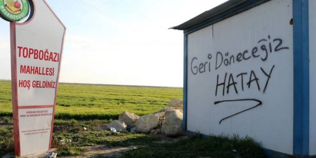 Hatay'da sağlam duvarlara yazılan yazılar görenlere umut oluyor