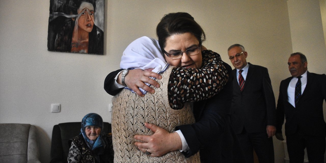 Bakan Derya Yanık Konya'ya nakledilen huzurevi sakinlerini ziyaret etti