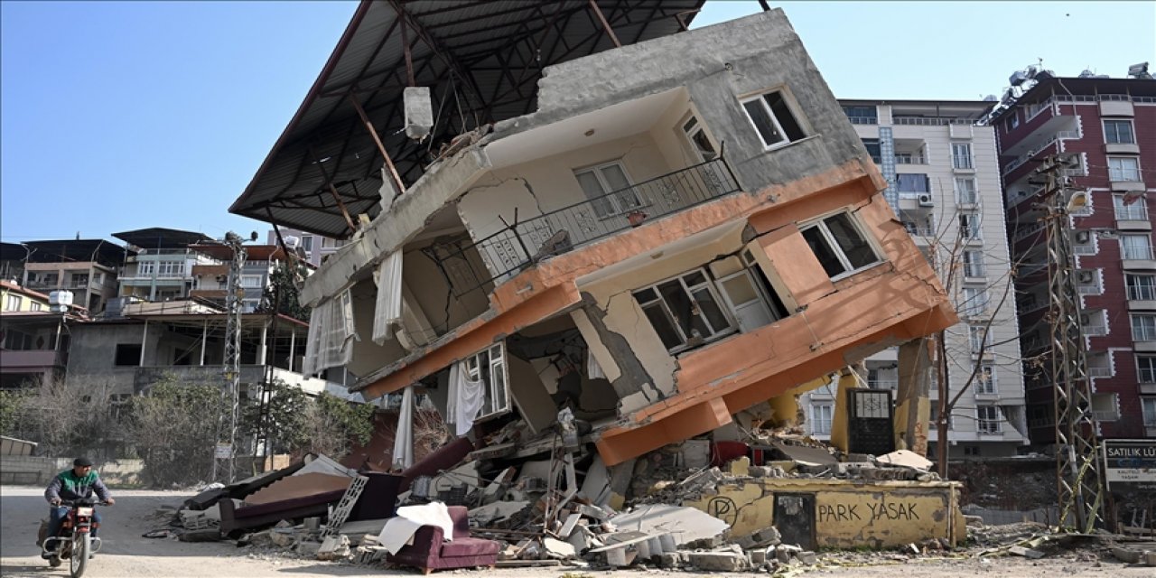 Bakan Kurum: 156 bin binanın yıkık, acil yıkılacak ve ağır hasarlı