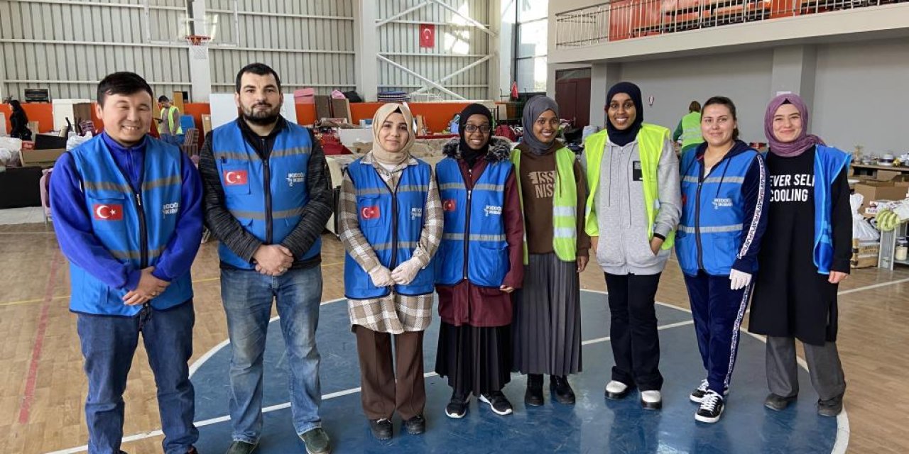 Konya’da eğitim gören yabancı öğrenciler depremzedeler için seferber oldu