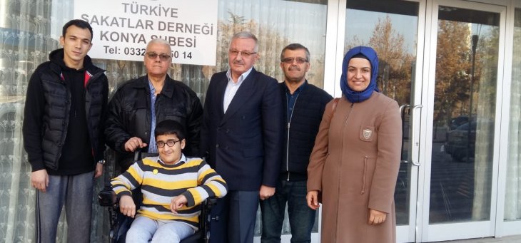 Küçük Eyüp’ün akülü araç sevinci