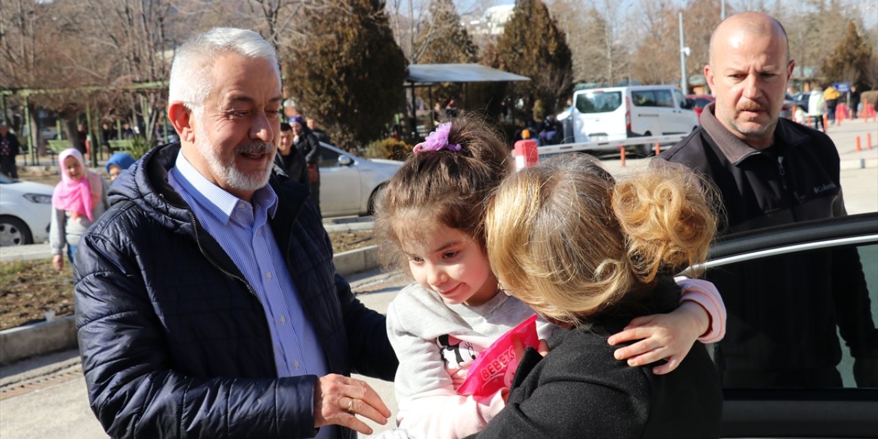 Hatay'da 131 saat sonra enkazdan kurtarılan İrem, Isparta'da annesine kavuştu