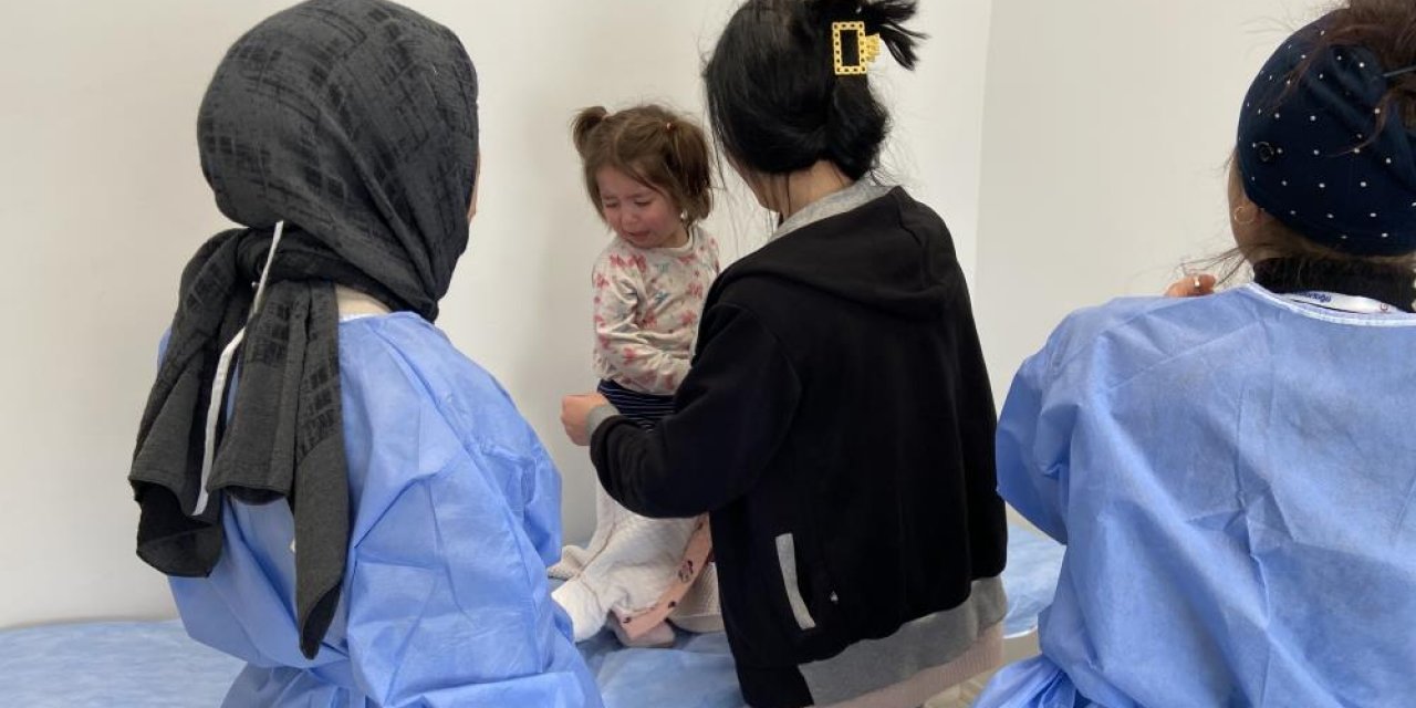 Konya’da depremzede çocukların aşıları yapılıyor
