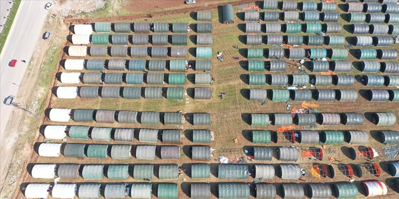 Komandolar Adıyaman'da 35 bin metrekare alana çadır kent kuruyor