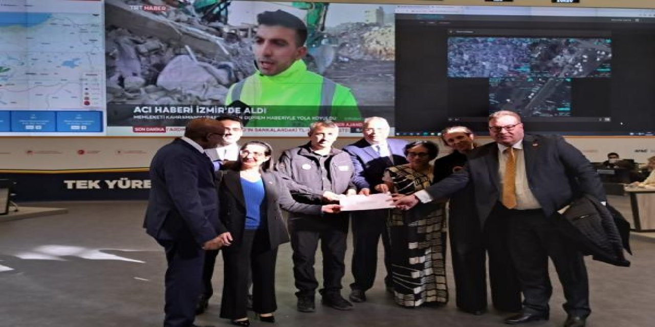 Ankara'daki diplomatlar depremzedeler için bağış topladı