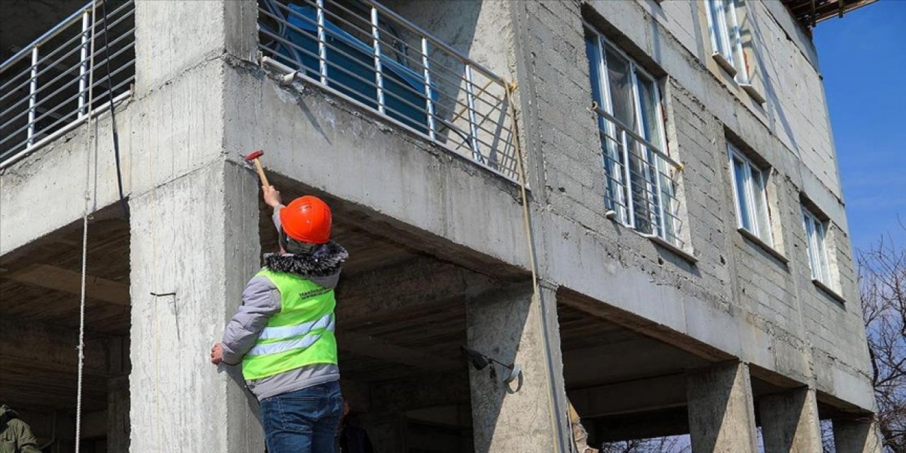 Deprem bölgesindeki binalarda sıva ve boyayla hasarın gizlenmesine geçit verilmeyecek