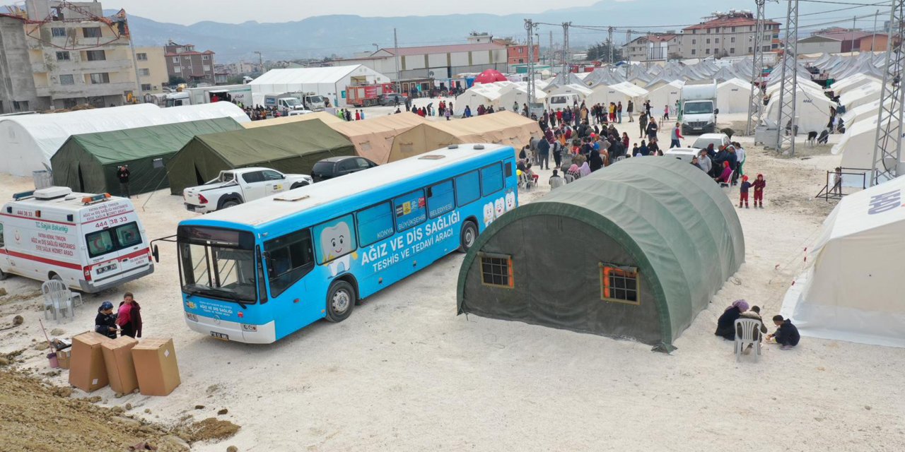 Konya’dan Hatay’a gönderilen mobil diş aracı hizmet vermeye başladı