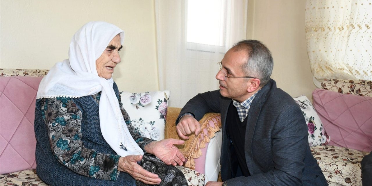 Konya’da görme engelli yaşlı kadından depremzedelere örnek bağış