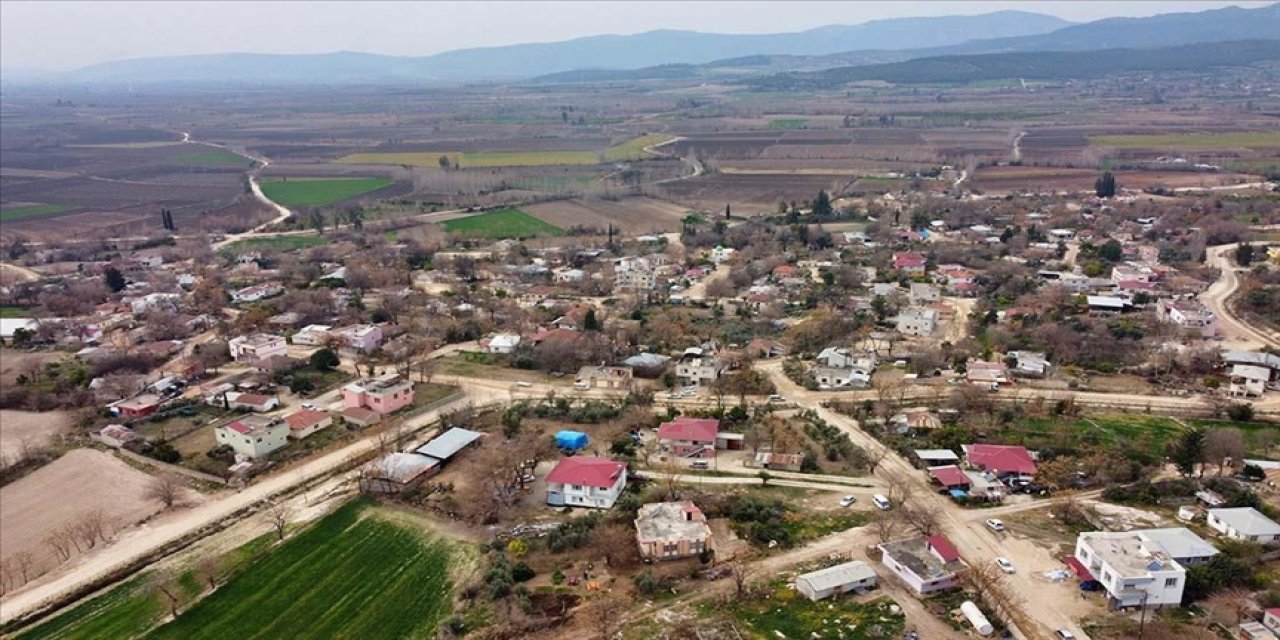 Tek bir binanın yıkılmadığı ilçeye depremzede akını