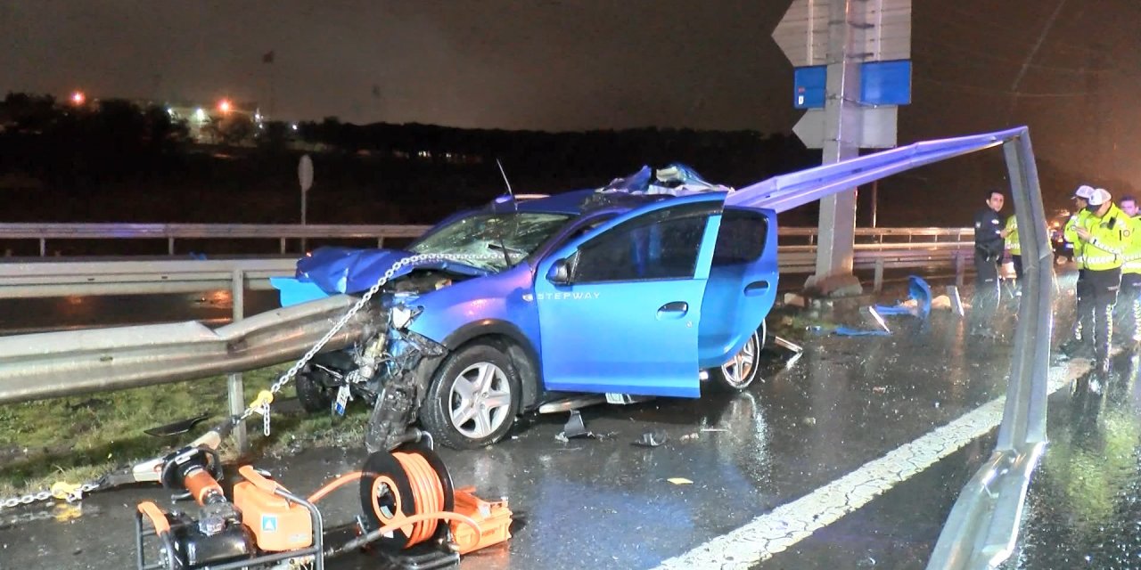 Otomobil bariyerlere ok gibi saplandı: 1 ölü