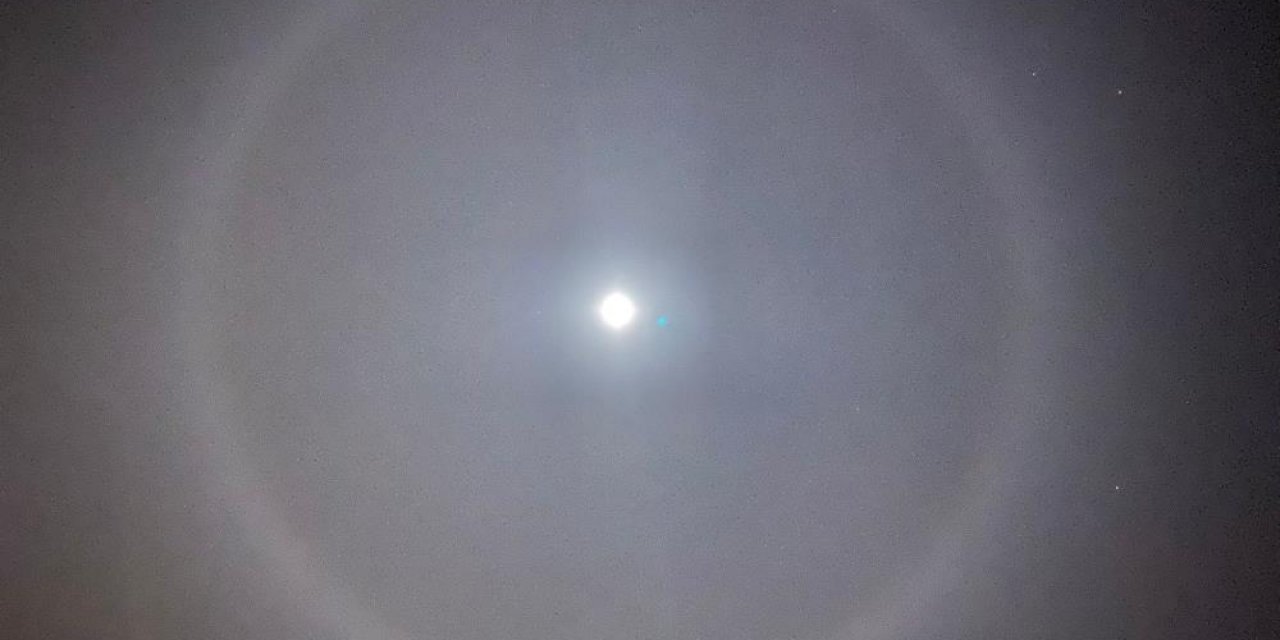 Elazığ'da Ay halesi oluştu