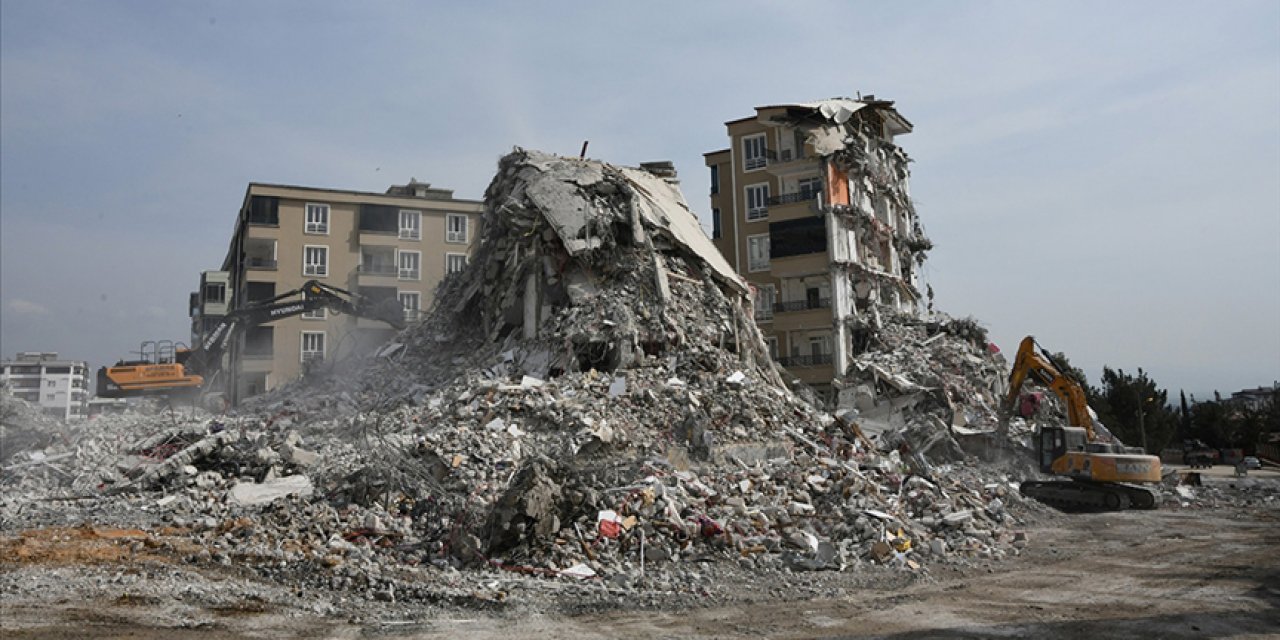 Depremlerde yıkılan binalarla ilgili kusuru bulunan 768 şüpheli hakkında işlem yapıldı