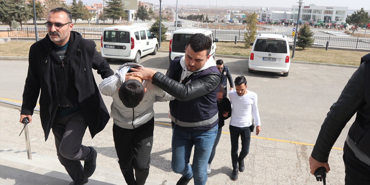 Enkazdan polisin silahını çaldı, Karaman’da yakalandı