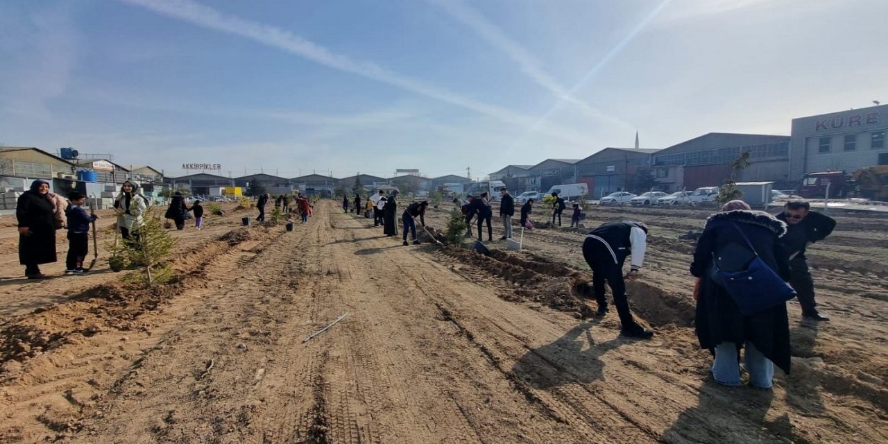 Karatay’da özel öğrenciler 250 fidanı toprakla buluşturdu