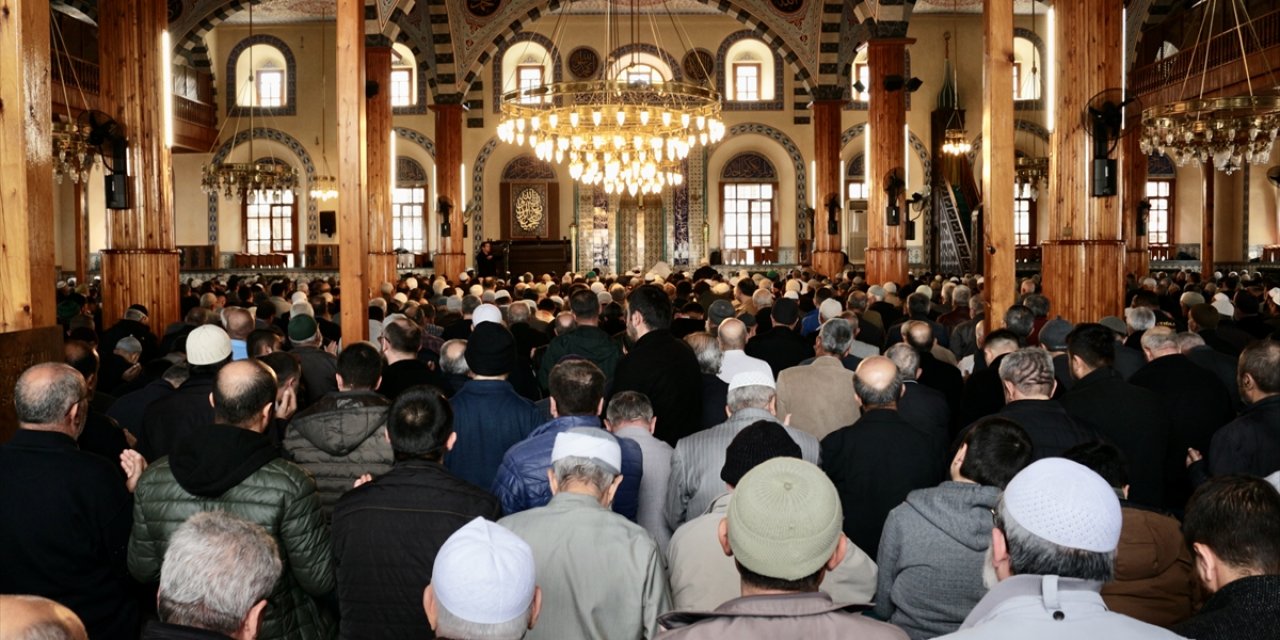 Konya’da depremde hayatını kaybedenler için Mevlid-i Şerif okutuldu