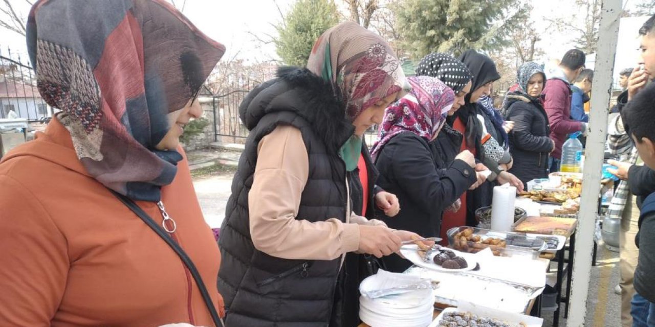 Konya’da düzenlenen hayır panayırının geliri depremzedelere bağışlanacak