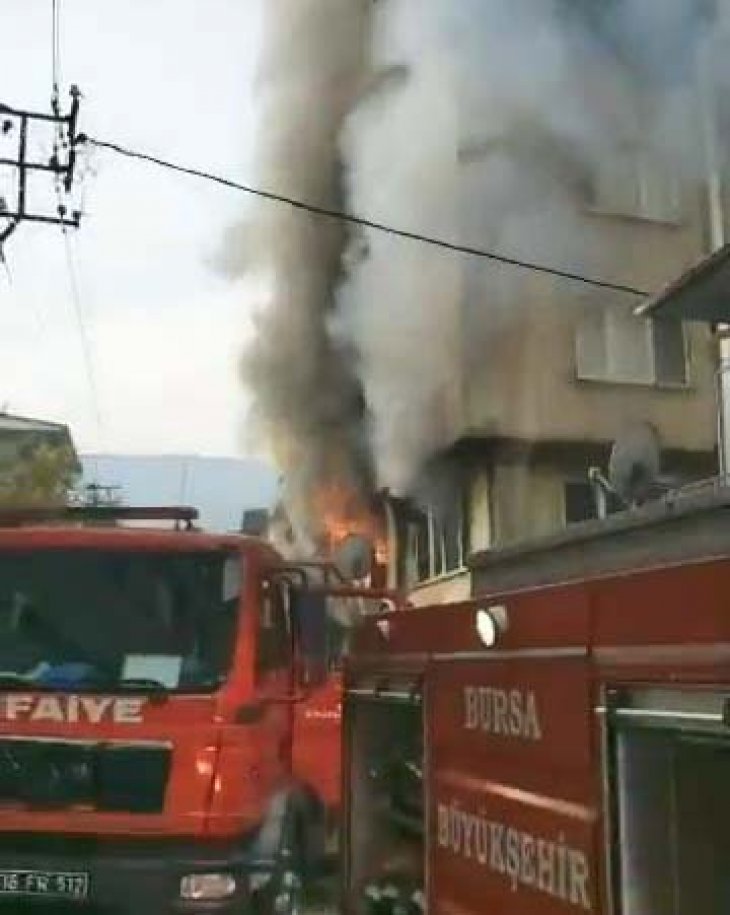 Yangın çıkan binadan 20 kişiyi itfaiye kurtardı