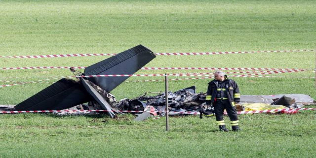 Askeri eğitim uçakları havada çarpıştı: 2 ölü