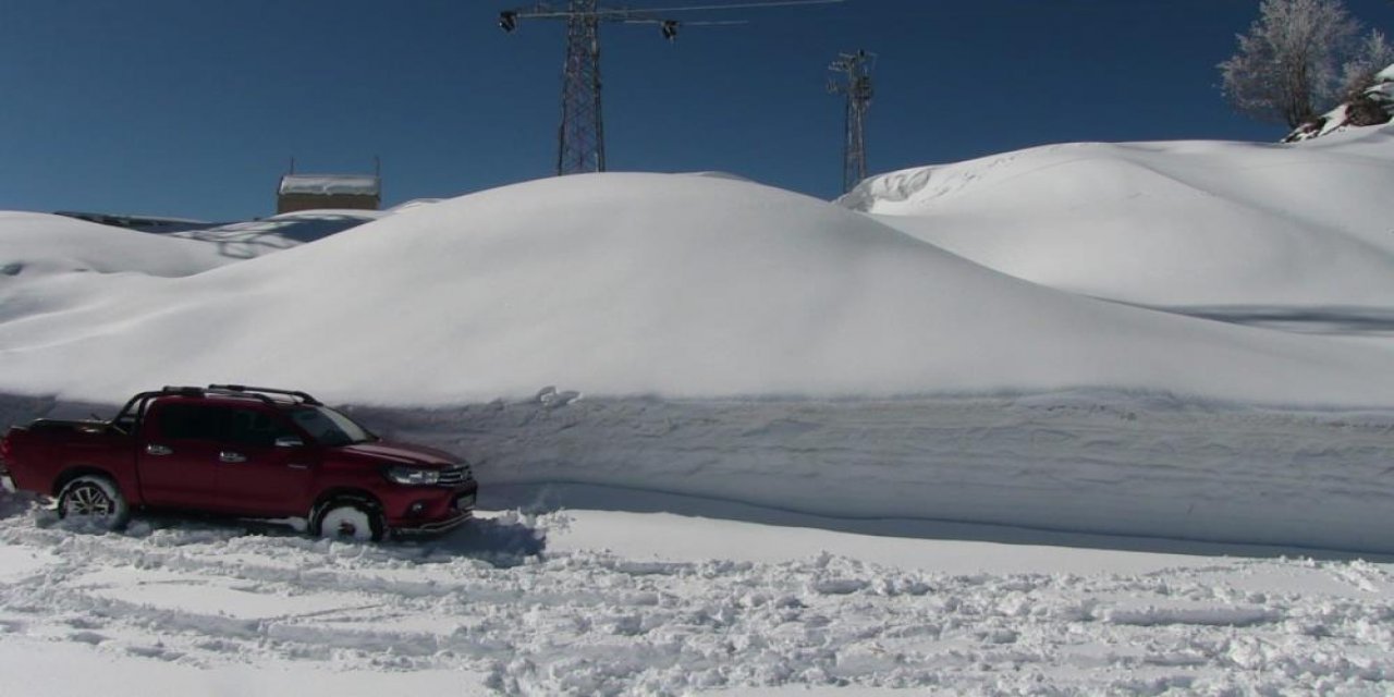 Tüm ülkede kuraklık, bu ilçede ise 2 metre kar var
