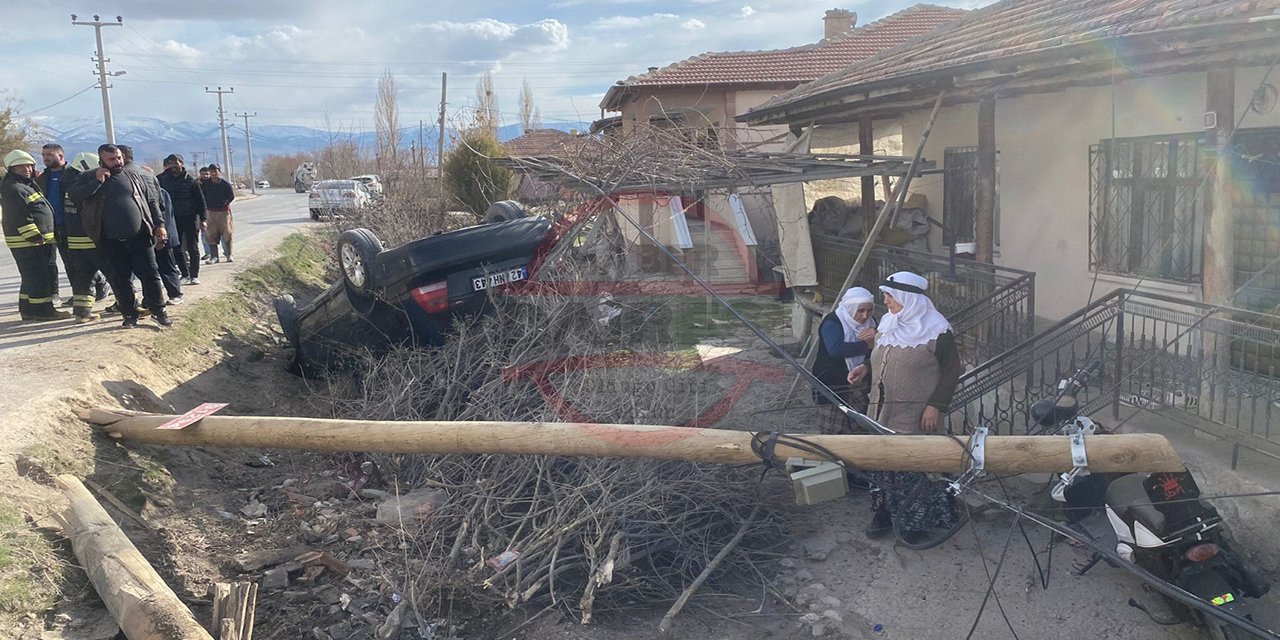 Konya’da yoldan çıkan otomobil az daha eve dalıyordu