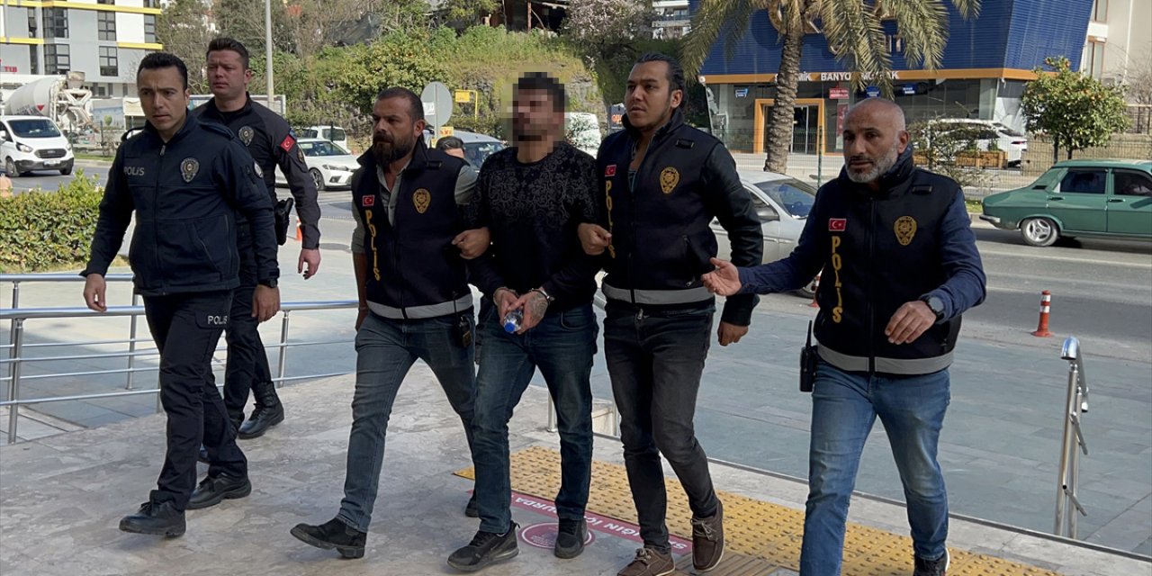 Korkunç olay! Tartıştığı ev arkadaşını satırla öldürdü