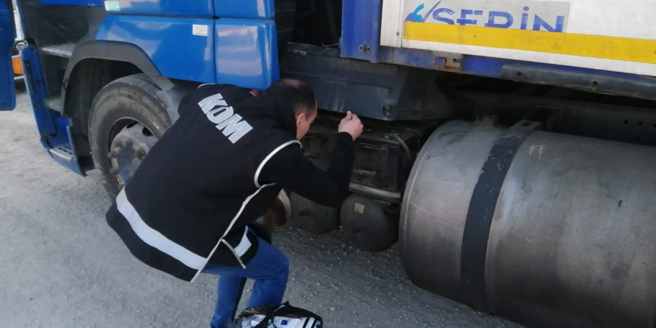 Piyasaya süreceklerdi! Konya polisi binlerce ele geçirdi