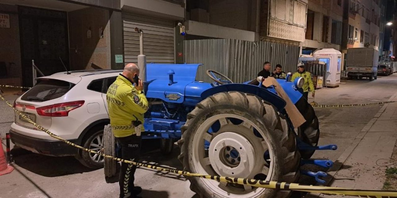 Tamir ettiği traktörün altında kalan yaşlı adam can verdi