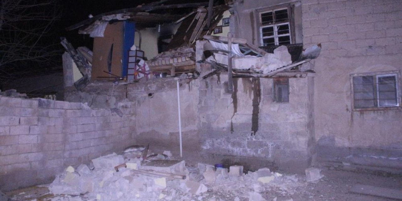 Soba bomba gibi patladı, ev çöktü