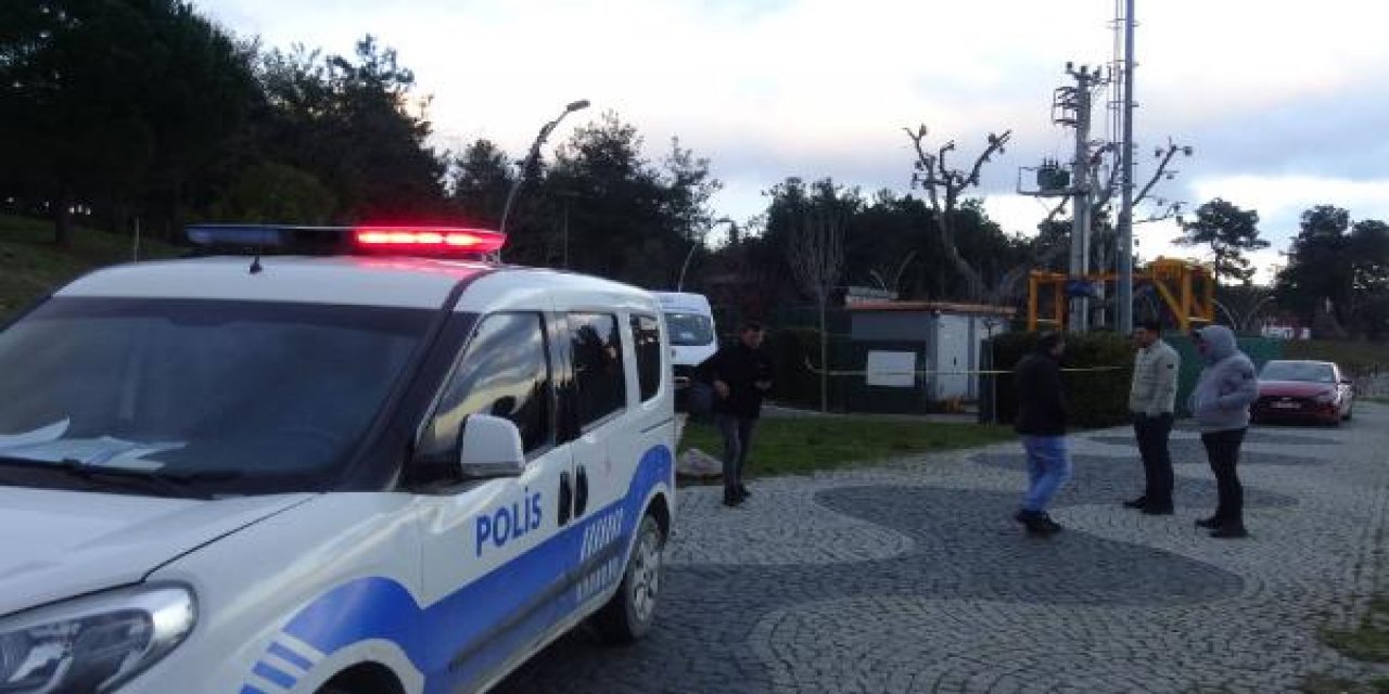 Temizlik işçileri gördükleri manzara sonrası telefona sarıldı