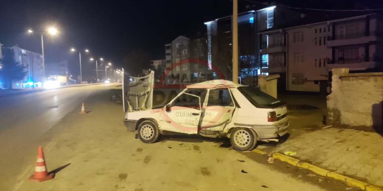 Konya'da otomobil TIR’la çarpıştı! 2 yaralı var
